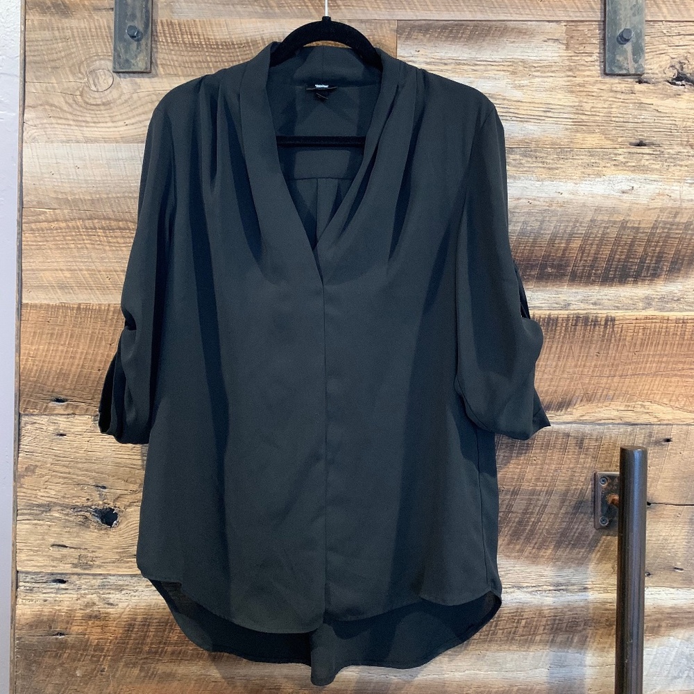 EUC - Mossimo - Short Sleeve Blouse w/ Back Box Pleat - Black - L
